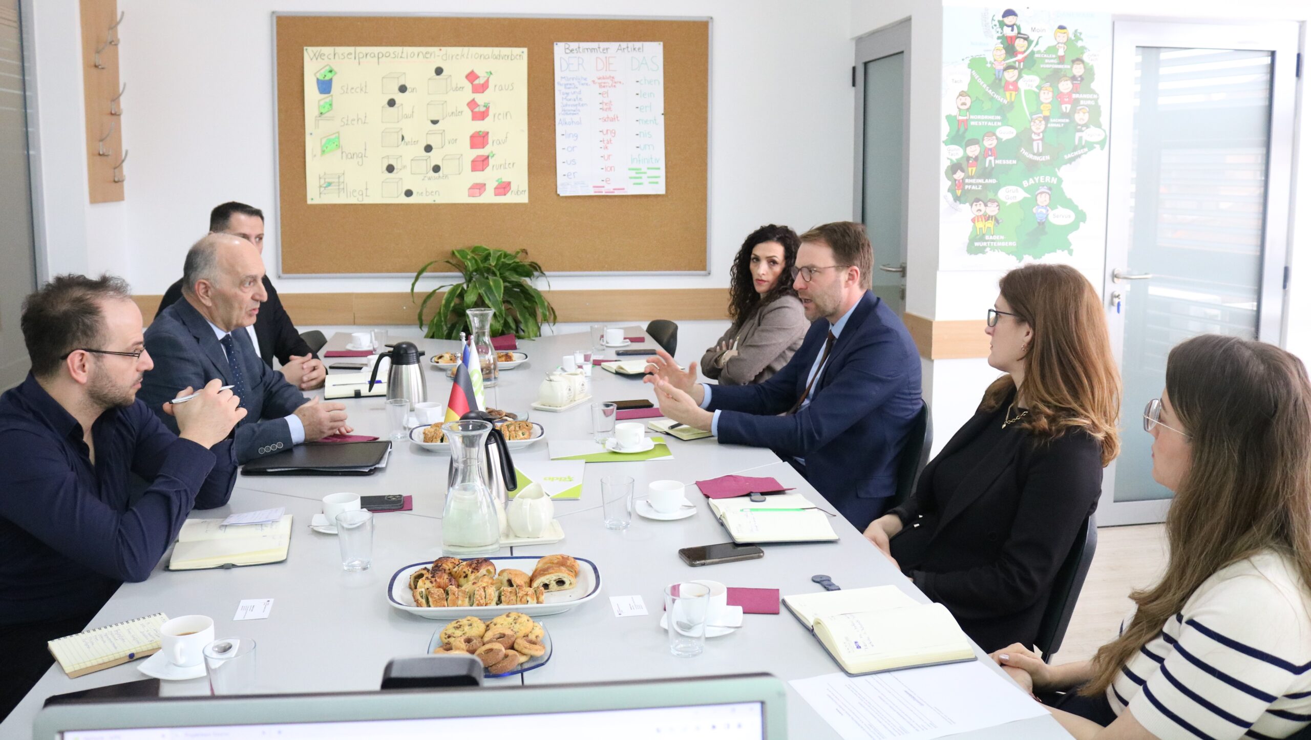 Der stellvertretende Leiter der deutschen Botschaft in Pristina, Mathias Conrad, besuchte APPK